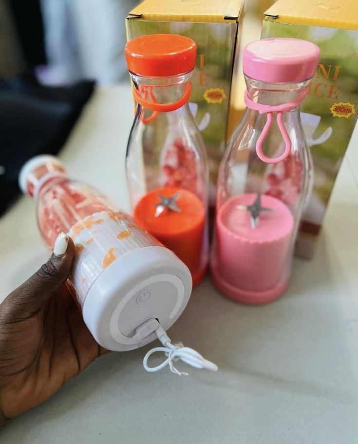 Portable 420ml Juicer Blender with 6 Stainless Steel Blades